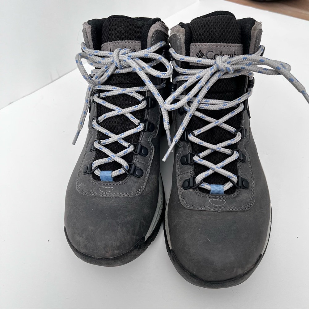 Columbia Women’s Newton Ridge Plus Quarry Cool Wave. Size 8. - Picture 2 of 7